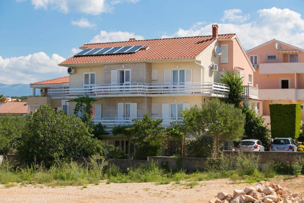Bed and Breakfast F• R• I• E• N• D• S• Novaglia Esterno foto